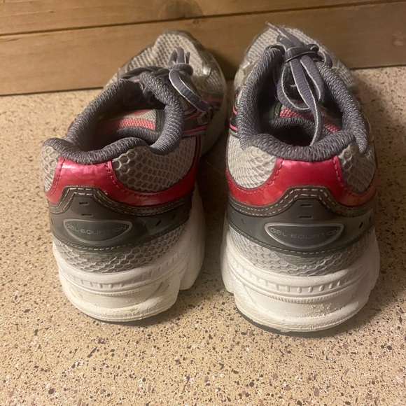 ASICS  women's sneakers size 8 gray and red. - Picture 2 of 6